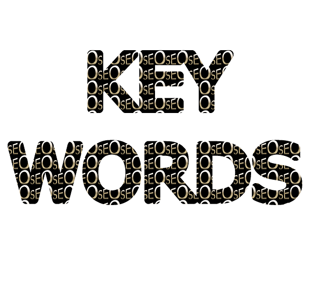 nápis „Klíčová slova“ tvořený z nápisů SEO